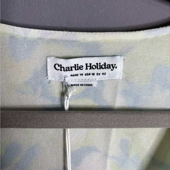 Charlie Holiday Yellow and Blue Floral Short Ruffle Sleeve Cinched Blouse Sz 10 - Picture 4 of 6